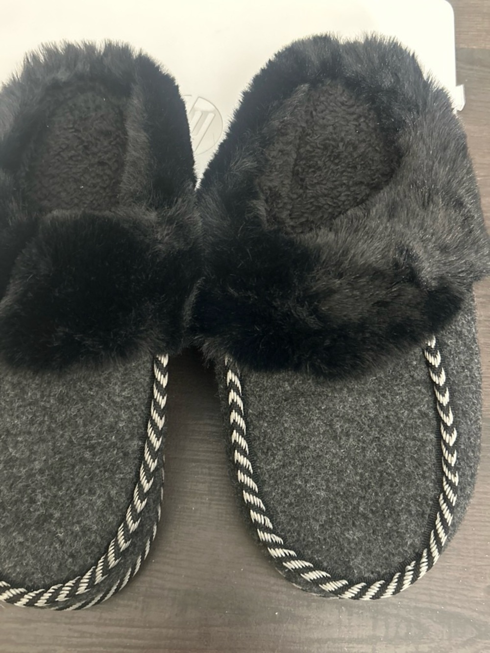 Cozy Women's Black Faux-Fur Slip-On Slippers